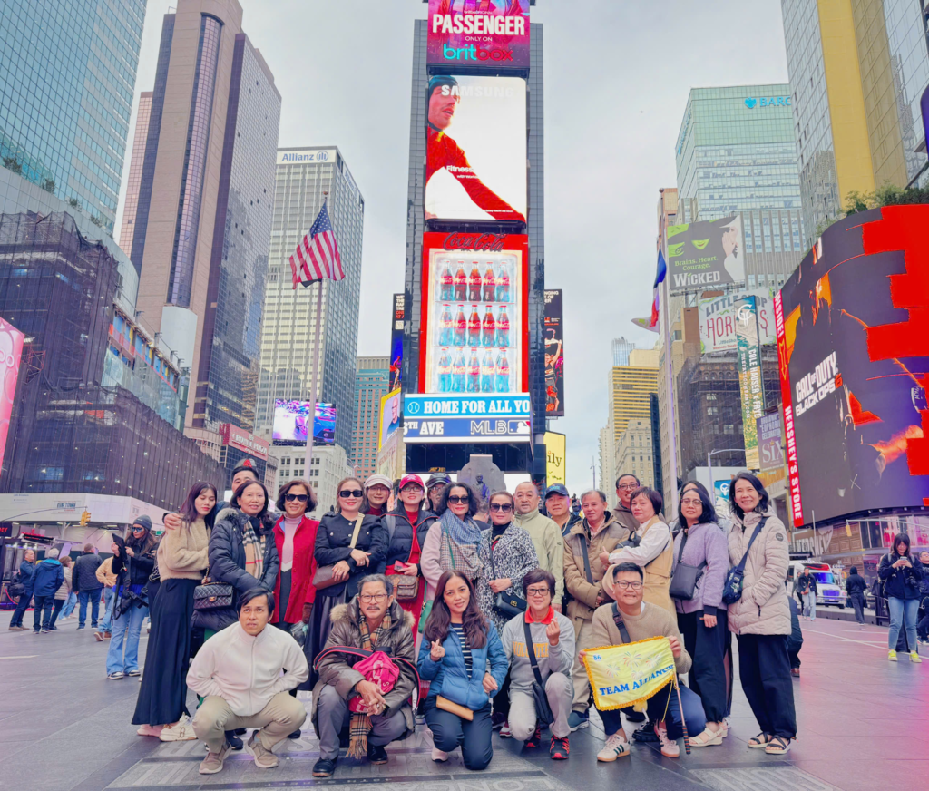 đi du lịch Mỹ theo tour có dễ không hình ảnh đoàn khách tại New York